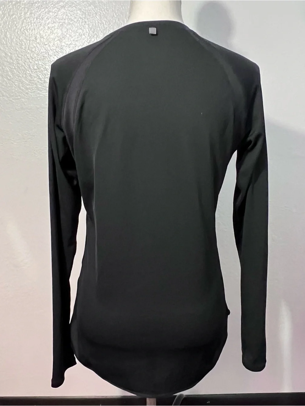 Nike Fit Dry Women’s Black Long Sleeve Athletic Top Size M NWOT